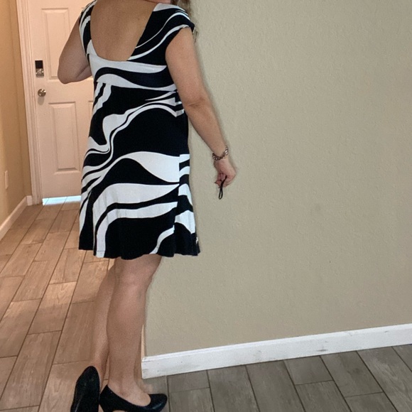 EXPRESS - Picture 2 of 9